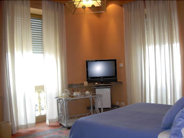 Imagen de la habitación del Hotel Miramare, Nápoles. Foto 10