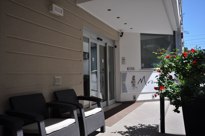 Imagen de los exteriores del Hotel Miramare, Pineto. Foto 11