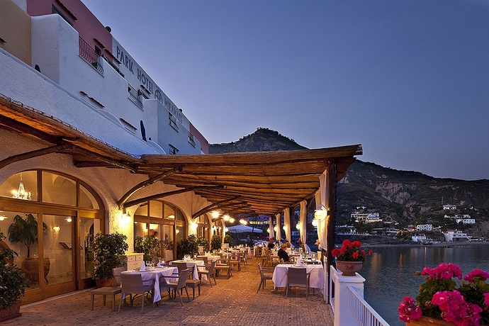 Imagen del bar/restaurante del Hotel Miramare Sea Resort and Spa. Foto 4