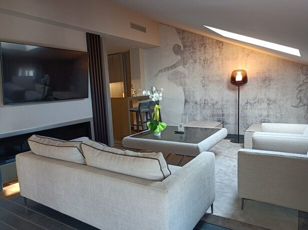 Imagen de la habitación del Hotel Miramare Suites. Foto 16