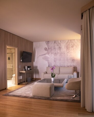 Imagen de la habitación del Hotel Miramare Suites. Foto 20