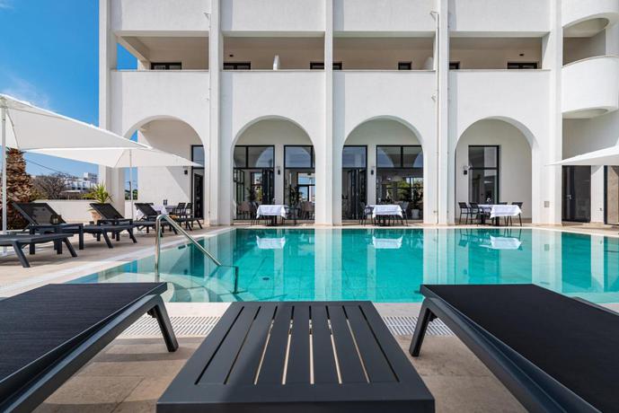 Imagen de la piscina del Hotel Miramare Zadar. Foto 12