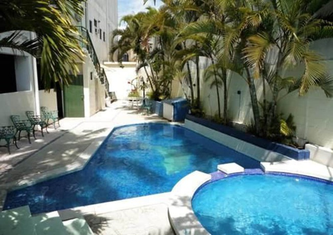 Imagen de la piscina del Hotel Miramonte And Apartments. Foto 19
