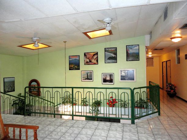 Imagen de los interiores del Hotel Miramonte And Apartments. Foto 18