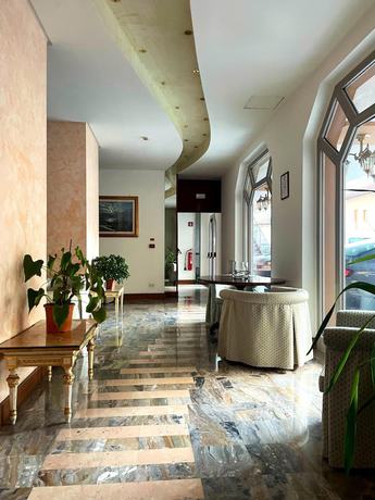 Imagen de los interiores del Hotel Miramonti, Cillian. Foto 20