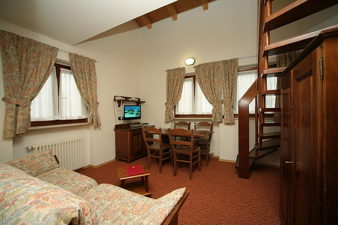 Imagen de la habitación del Hotel Miramonti Corvara. Foto 9