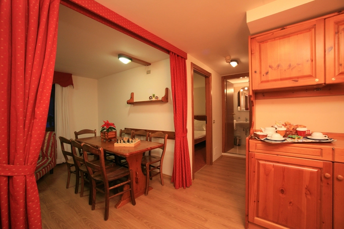 Imagen de la habitación del Hotel Miramonti Corvara. Foto 11