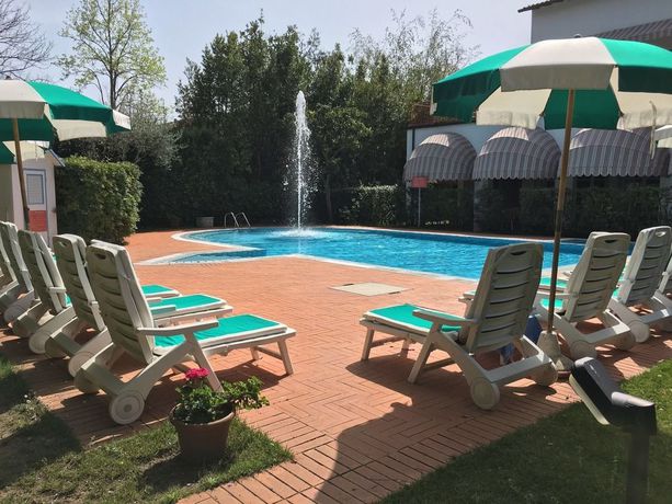 Imagen de los exteriores del Hotel Miramonti, Forte de Marmi. Foto 12