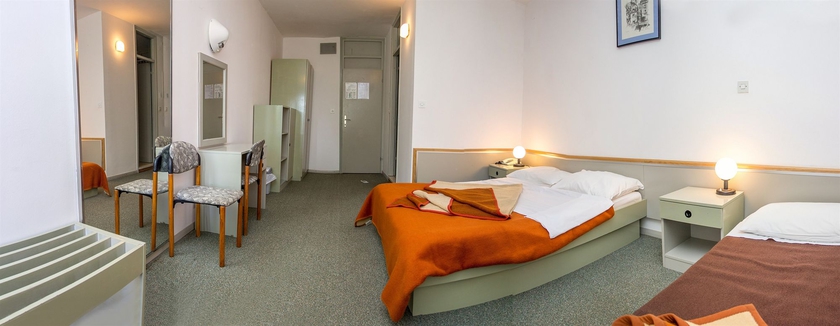 Imagen de la habitación del Hotel Miran. Foto 8