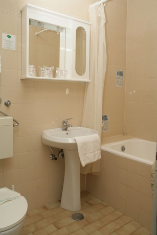 Imagen de la habitación del Hotel Miran. Foto 9