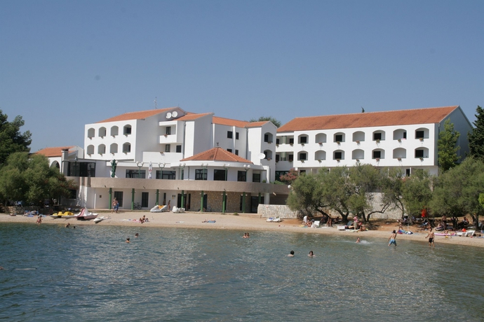 Imagen de los exteriores del Hotel Miran. Foto 12