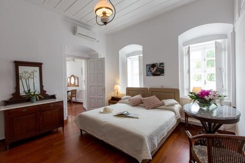 Imagen de la habitación del Hotel Miranda, Hydra Ciudad. Foto 8