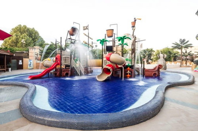 Imagen de la piscina del Hotel Miranda, Icheon. Foto 16