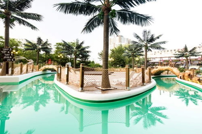 Imagen de la piscina del Hotel Miranda, Icheon. Foto 17