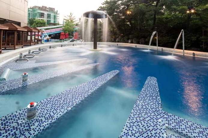 Imagen de la piscina del Hotel Miranda, Icheon. Foto 19