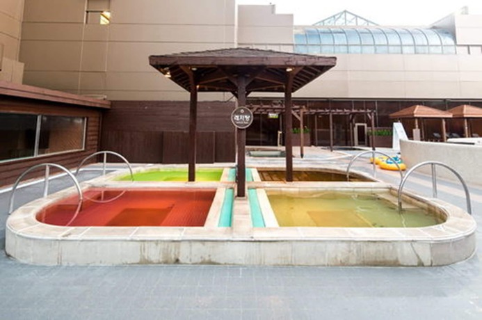 Imagen de la piscina del Hotel Miranda, Icheon. Foto 20