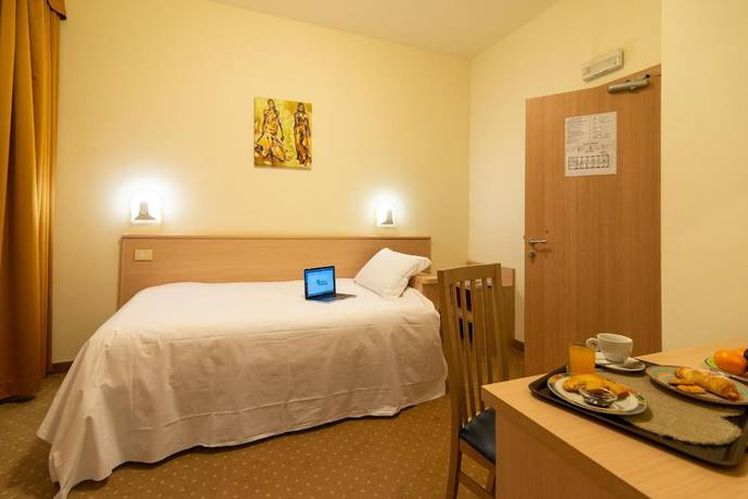 Imagen de la habitación del Hotel Mirandola. Foto 5