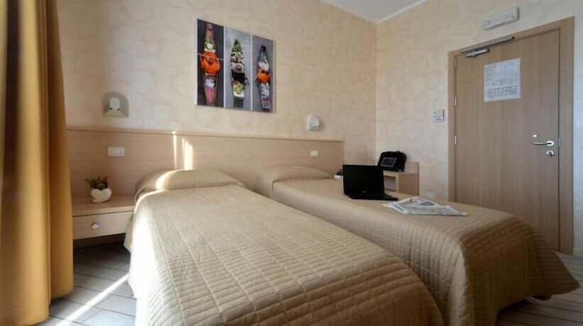 Imagen de la habitación del Hotel Mirandola. Foto 16