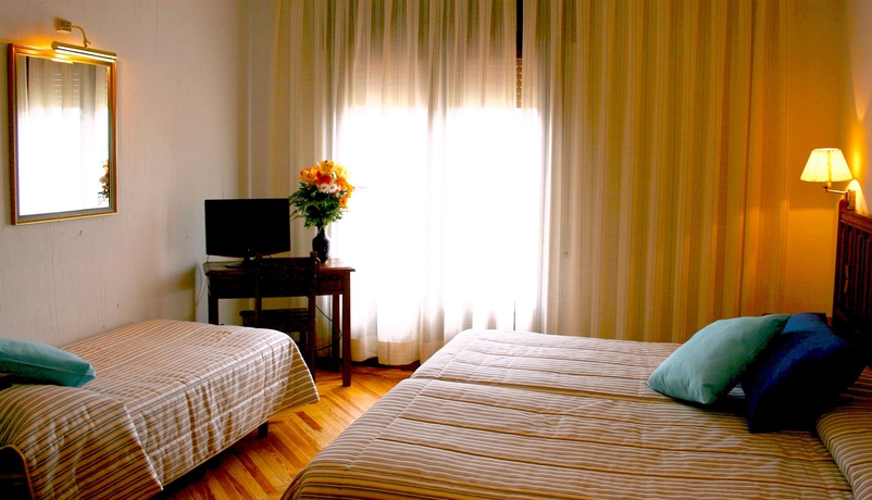 Imagen de la habitación del Hotel Mirasierra. Foto 6