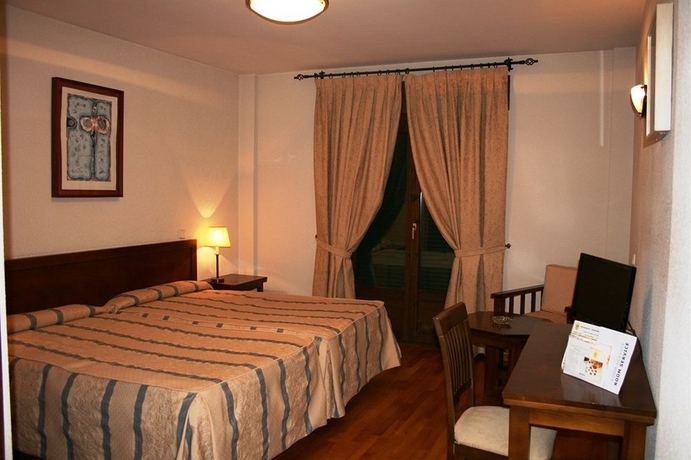 Imagen de la habitación del Hotel Mirasierra. Foto 9