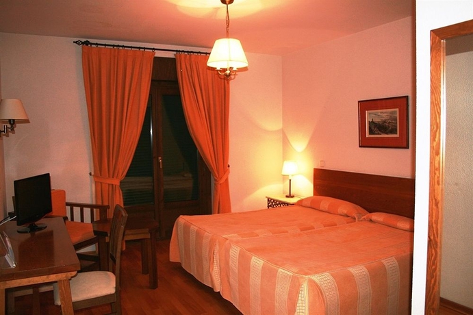 Imagen de la habitación del Hotel Mirasierra. Foto 10