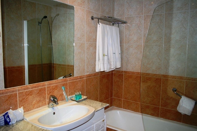 Imagen de la habitación del Hotel Mirasierra, Santo Tom&eacute; del Puerto. Foto 7