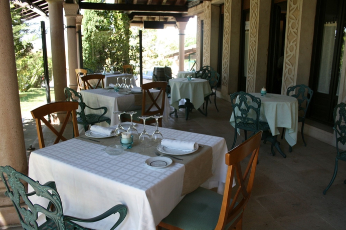 Imagen del bar/restaurante del Hotel Mirasierra, Santo Tom&eacute; del Puerto. Foto 3