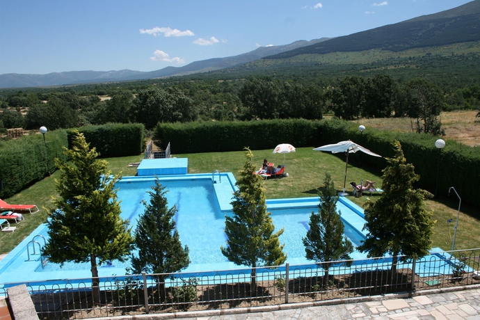 Imagen de la piscina del Hotel Mirasierra, Santo Tom&eacute; del Puerto. Foto 14