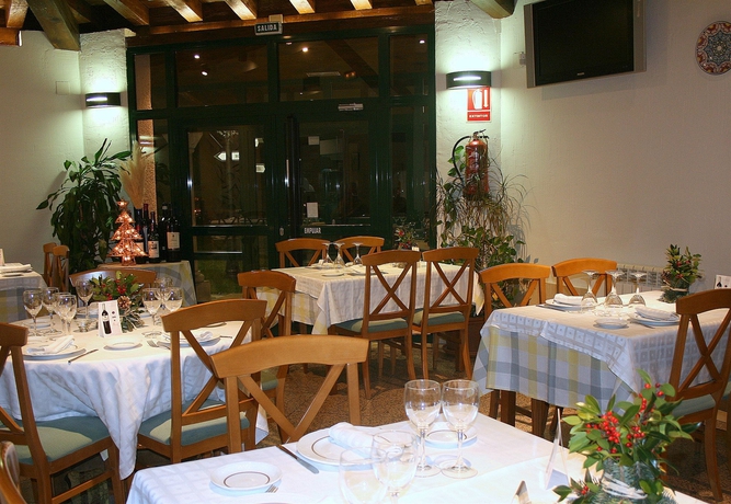 Imagen del bar/restaurante del Hotel Mirasierra, Santo Tom&eacute; del Puerto. Foto 4