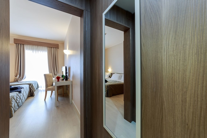 Imagen de la habitación del Hotel Mirasole International. Foto 12