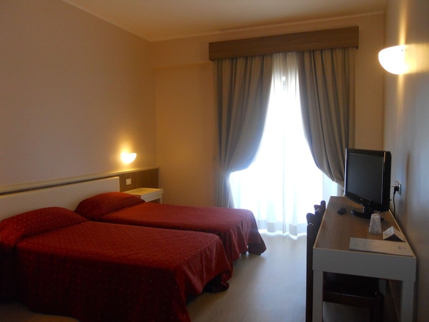 Imagen de la habitación del Hotel Mirasole International. Foto 14