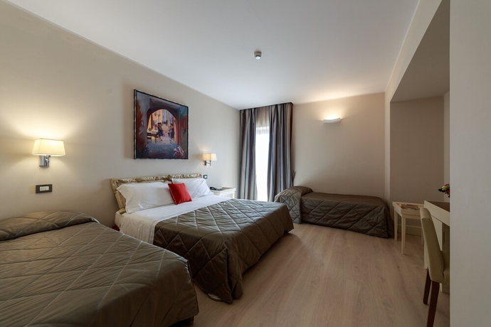 Imagen de la habitación del Hotel Mirasole International. Foto 16