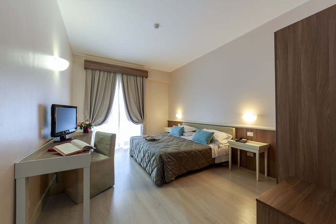 Imagen de la habitación del Hotel Mirasole International. Foto 17