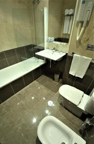 Imagen de la habitación del Hotel Miravalle, Ourense. Foto 2