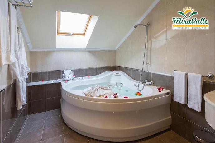 Imagen de la habitación del Hotel Miravalle, Ourense. Foto 3