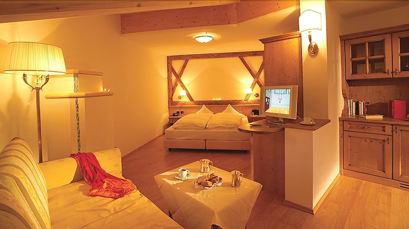 Imagen de la habitación del Hotel Miravalle, Selva di Val Gardena. Foto 11