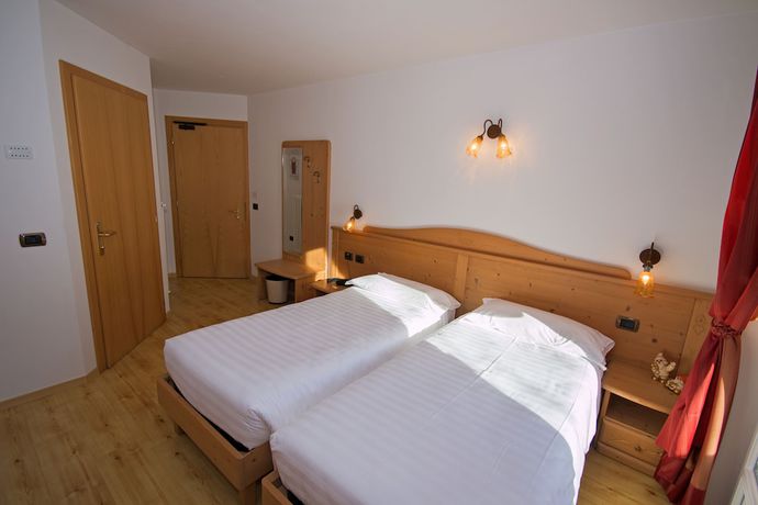 Imagen de la habitación del Hotel Miravalle, Soraga. Foto 6