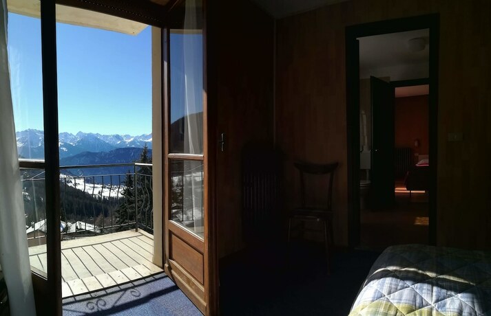 Imagen de la habitación del Hotel Miravidi. Foto 15