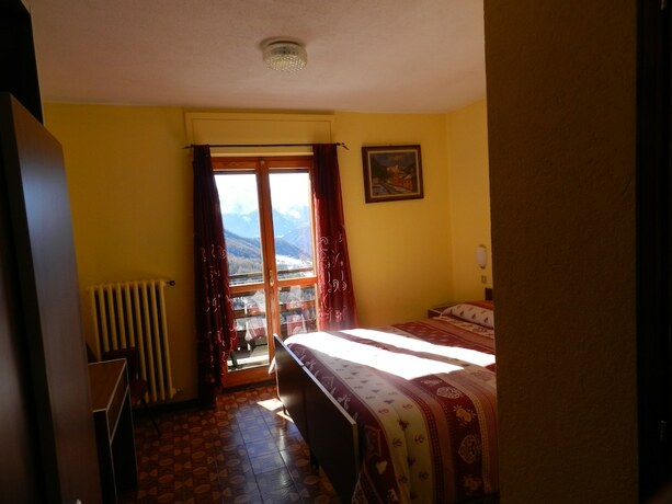 Imagen de la habitación del Hotel Miravidi. Foto 16