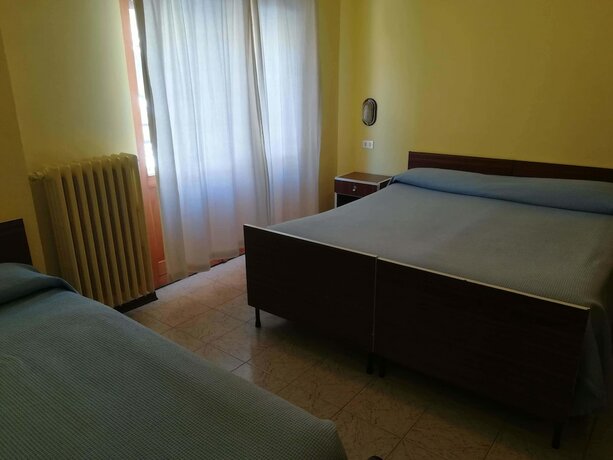 Imagen de la habitación del Hotel Miravidi. Foto 20