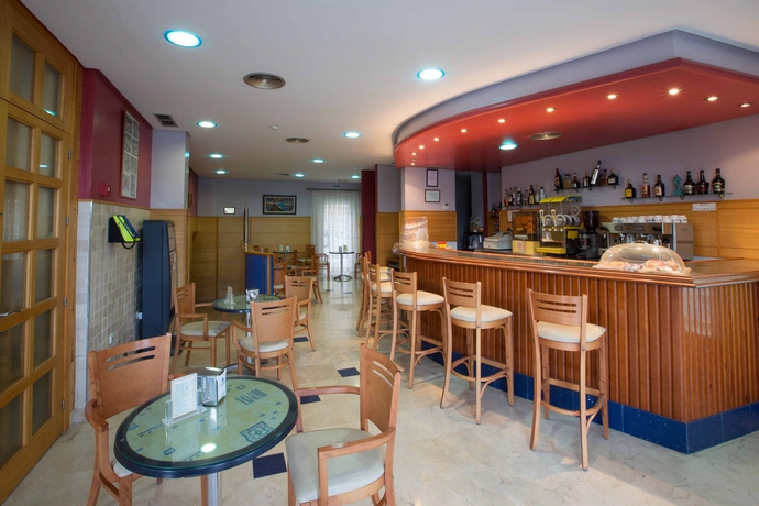 Imagen del bar/restaurante del Hotel Miraya, Torre del Mar. Foto 2