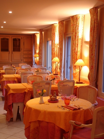Imagen del bar/restaurante del Hotel Mireille. Foto 2