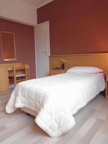 Imagen de la habitación del Hotel Mirella. Foto 6