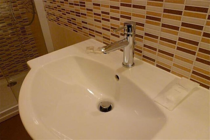 Imagen de la habitación del Hotel Mirella. Foto 16