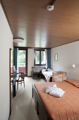 Imagen de la habitación del Hotel Mirella, Ponte di Legno. Foto 3