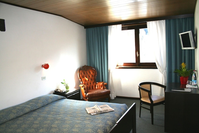 Imagen de la habitación del Hotel Mirella, Ponte di Legno. Foto 5
