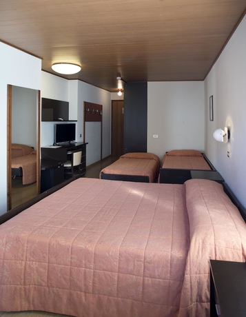 Imagen de la habitación del Hotel Mirella, Ponte di Legno. Foto 6