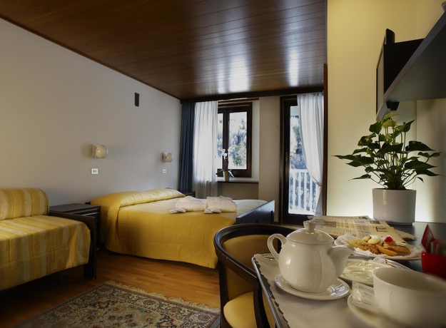 Imagen de la habitación del Hotel Mirella, Ponte di Legno. Foto 10
