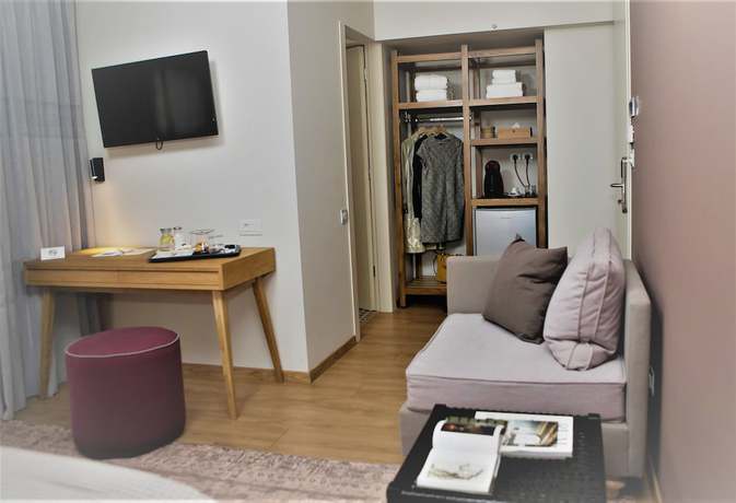 Imagen de la habitación del Hotel Mirivili Rooms and Suites. Foto 5
