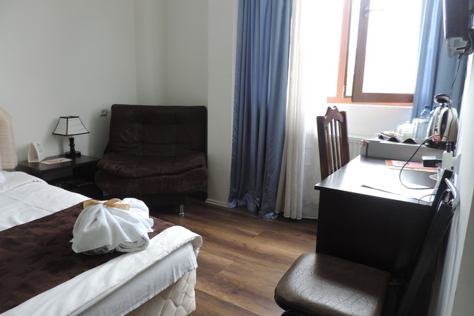 Imagen de la habitación del Hotel Mirobelle. Foto 6